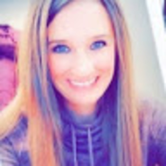 Profile Picture of Kim Thacker (@kmthacker58) on Poshmark
