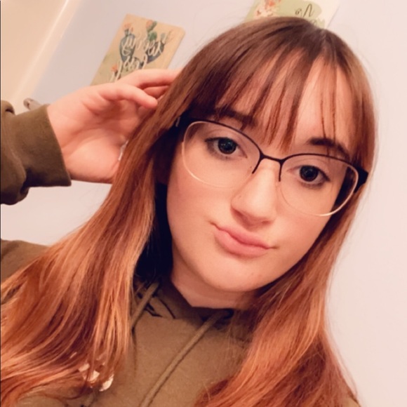 Profile Picture of Gabrielle Edenburn (@gedenburn) on Poshmark