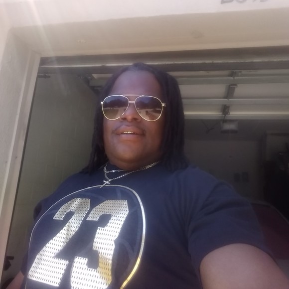 Profile Picture of Jeffrey Simon (@simon2188) on Poshmark