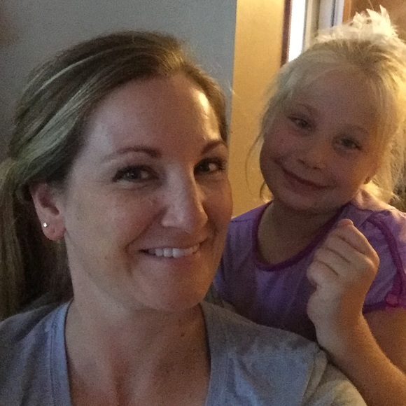 Profile Picture of Tricia Vanderhoof (@t_vanderhoof) on Poshmark