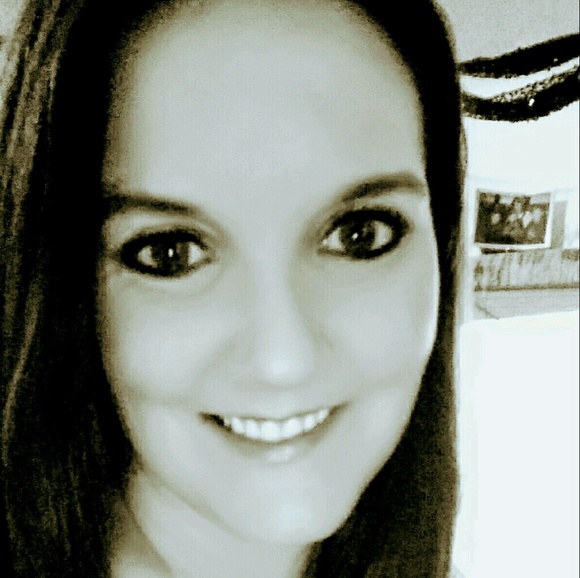 Profile Picture of Misty Coates (@mismistyc) on Poshmark