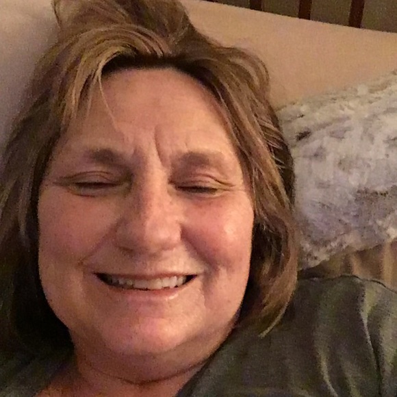 Profile Picture of Dianne Lippoldt (@dlippoldt) on Poshmark