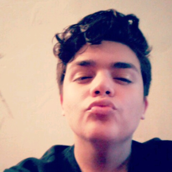 Profile Picture of Alex Salido (@alexsalido) on Poshmark