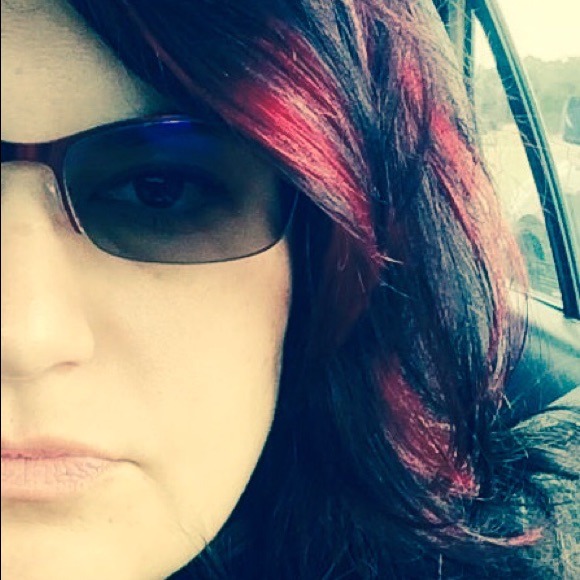 Profile Picture of Lauren Checchio (@jewelauren) on Poshmark