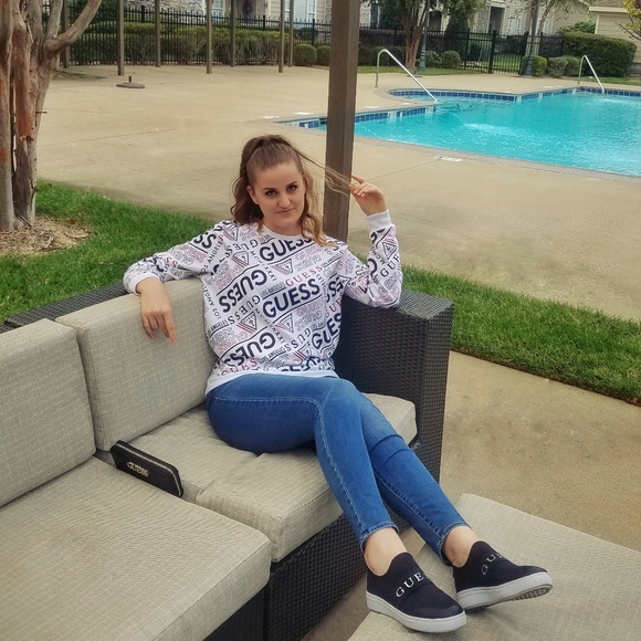 Profile Picture of Suzana Simic (@suzana3698) on Poshmark