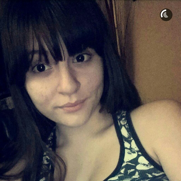 Profile Picture of Kim Perez (@kimbe76) on Poshmark