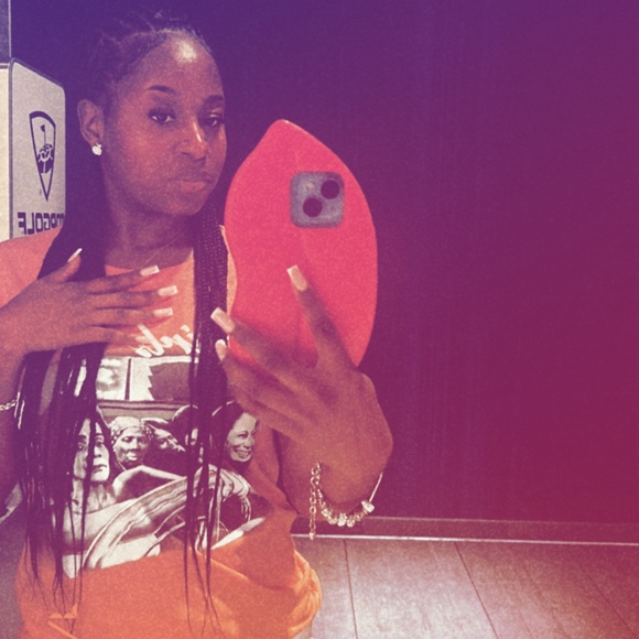 Profile Picture of Prezzy B. (@prezbraye) on Poshmark