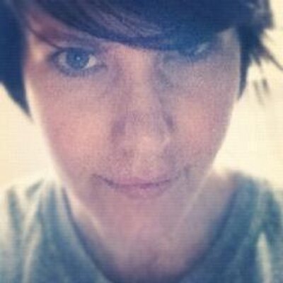 Profile Picture of Jodie Hurt (@jodielovescolor) on Twitter