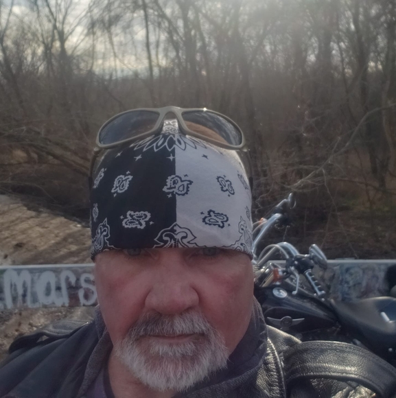 Profile Picture of Charles Zirges (@chiz62) on Poshmark