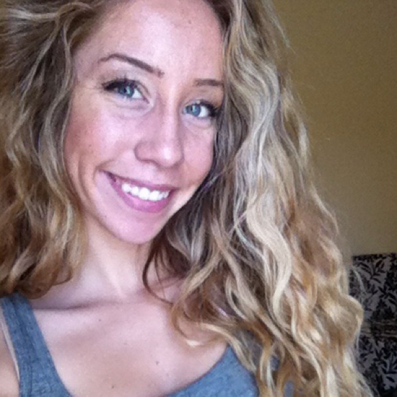 Profile Picture of Tiffany Lamph (@lamphtee) on Poshmark