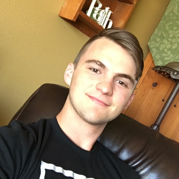Profile Picture of Josh Warren (@josh_warren) on Poshmark