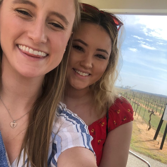 Profile Picture of Lara Sullivan (@laracolleen) on Poshmark