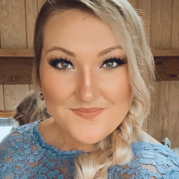 Profile Picture of Katelyn Wojciechowicz (@katiewojcie) on Poshmark