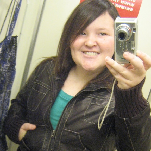 Jen Bessent - Poshmark Profile Picture of Jen Bessent (@purplexat) on Poshmark