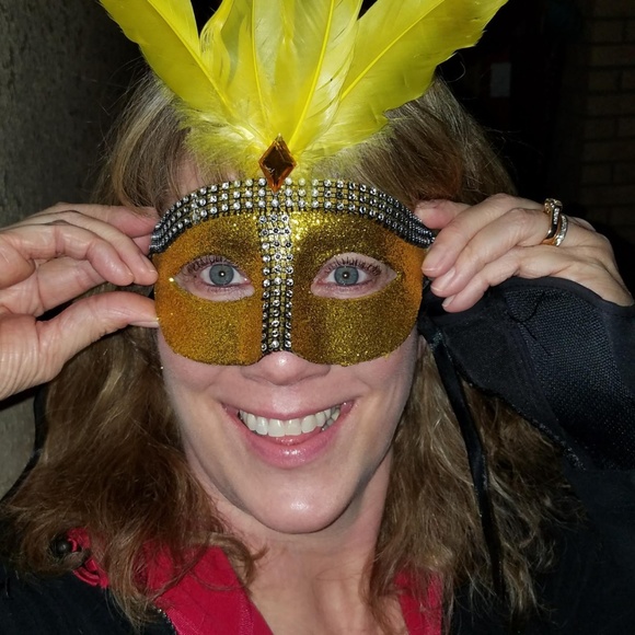 Profile Picture of Lori Stetson (@lstet) on Poshmark