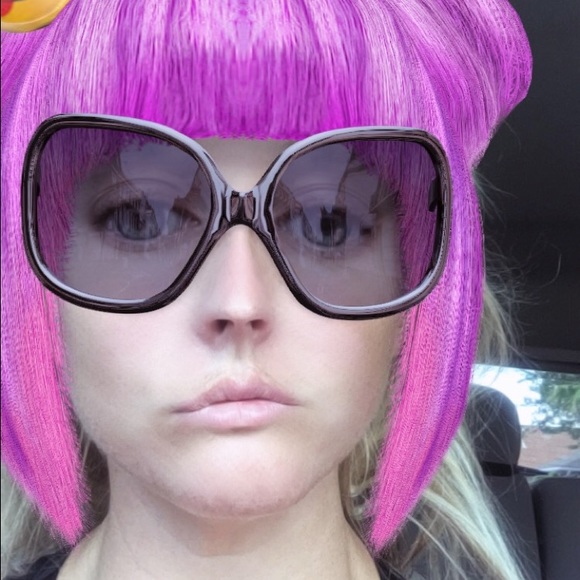 Profile Picture of Courtey Ridenhour (@haveplacestogo) on Poshmark