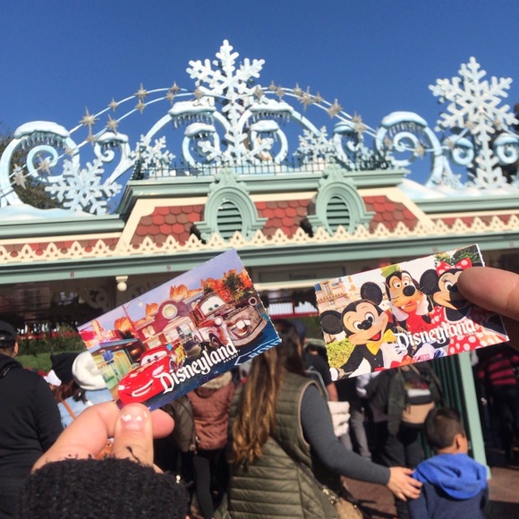 Bailey Holmes - Poshmark Profile Picture of Bailey Holmes (@baileighbee320) on Poshmark