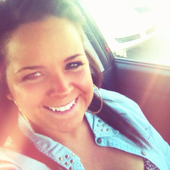 Profile Picture of Ashlyn Vanoverbeke (@amvanoverbeke) on Poshmark