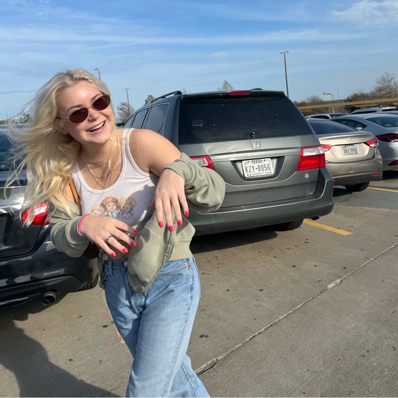 Profile Picture of Savannah Hull (@lifewsav) on Poshmark