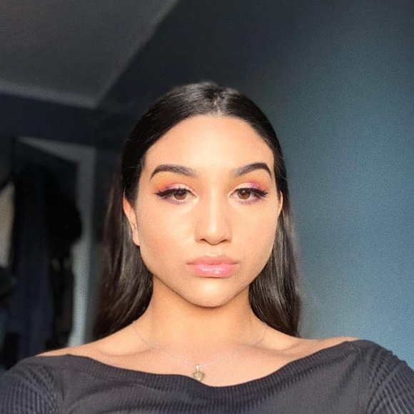 Profile Picture of Jessika Rocha (@almightyjessi) on Poshmark