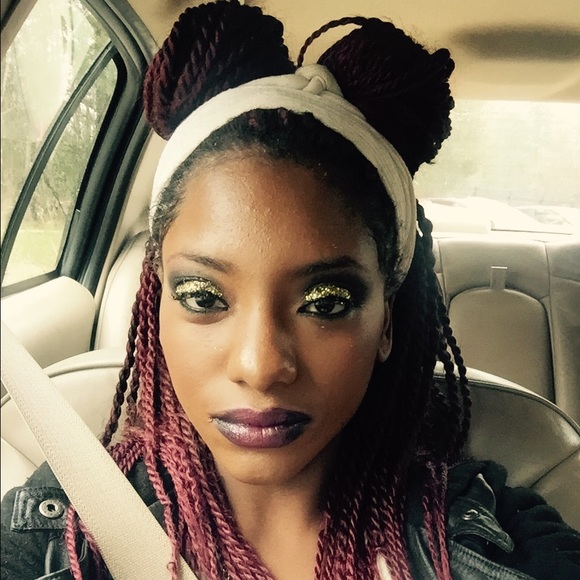 Profile Picture of Keyonna Harrison (@kbharrison92) on Poshmark