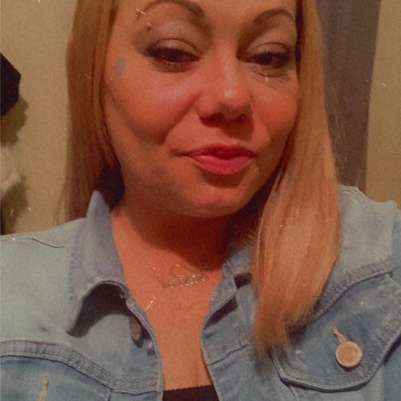 Profile Picture of Vickie Bledsoe (@vickiebledsoe20) on Poshmark