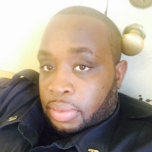 Profile Picture of Serge Paul (@sergepaul968) on Poshmark