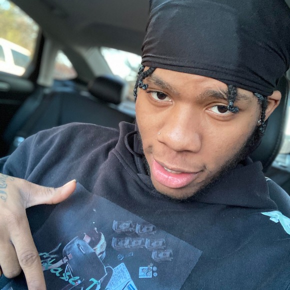 Profile Picture of Wyley Alphonse (@wyleyalp19) on Poshmark