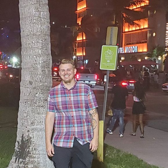 Profile Picture of Robert Fitton (@fittonrs) on Poshmark