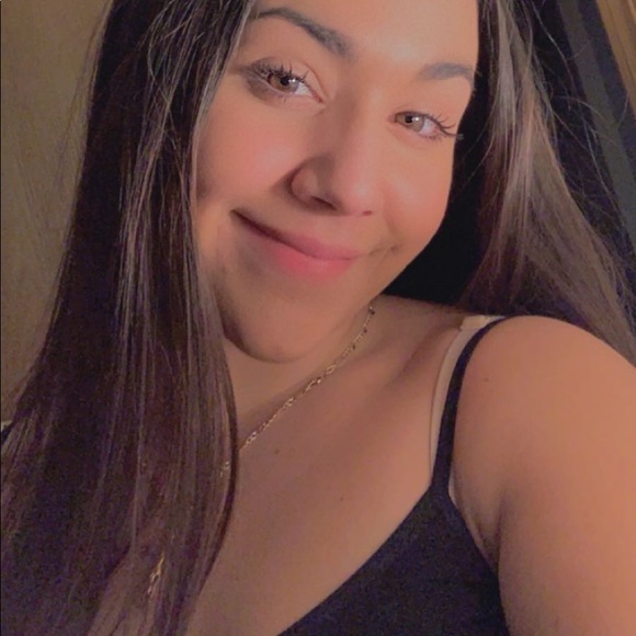 Profile Picture of Ariana Rogus (@ariana_rogus) on Poshmark