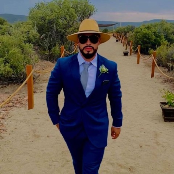 Profile Picture of Alexader Alvidrez (@monowhite7) on Poshmark