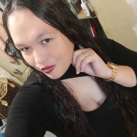 Profile Picture of Rosa Aguirre (@rosaaguirre210) on Poshmark