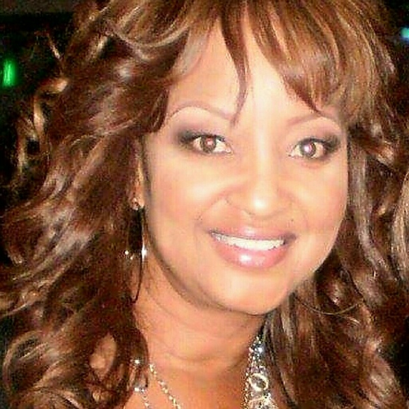 Profile Picture of Lisa Rhone (@qweendom99) on Poshmark