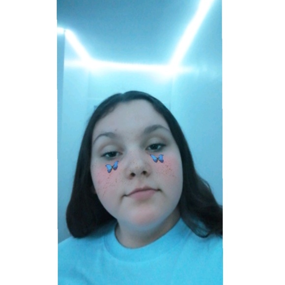 Devyn Wakeling - Poshmark Profile Picture of Devyn Wakeling (@devynwakeling) on Poshmark