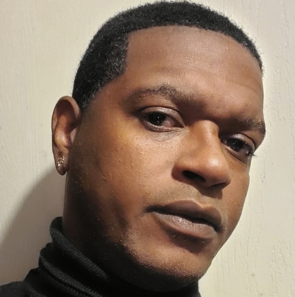 Profile Picture of Mac Dee (@derrickbrown586) on Poshmark