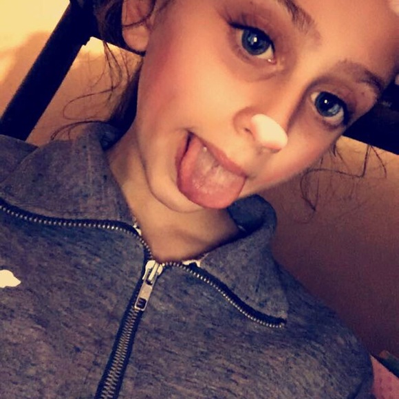 Profile Picture of Jenna Alguire (@jenfdndnrvrmd) on Poshmark