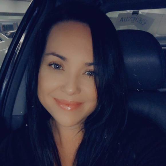 Profile Picture of Jessica Cilloniz quigley (@jesscq77) on Poshmark