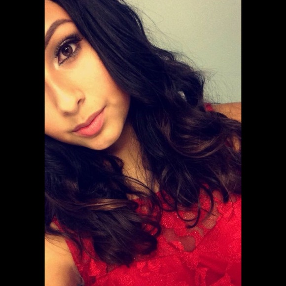 Profile Picture of Angie Templeman (@angie_20000) on Poshmark