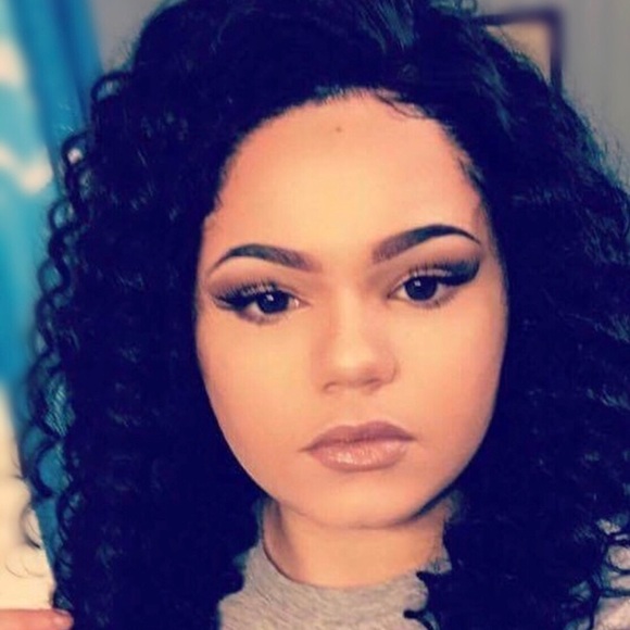 Profile Picture of Roxy Debeary (@roxydebeary) on Poshmark