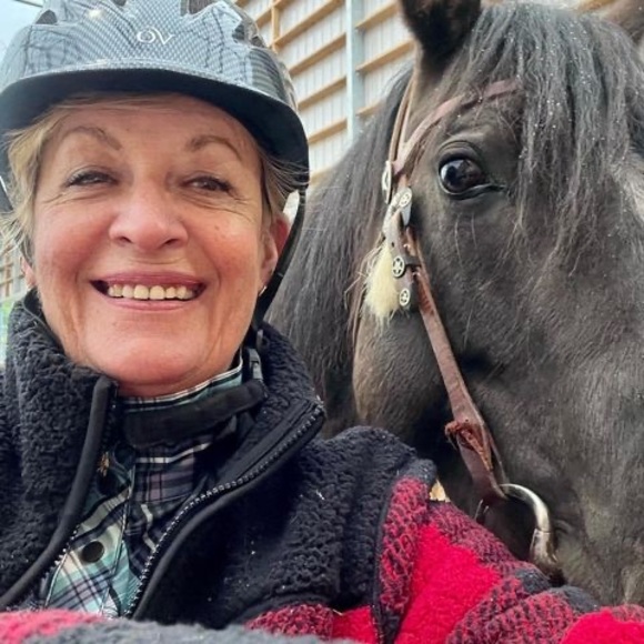 Profile Picture of Darylann Huisman (@darylannhuisman) on Poshmark