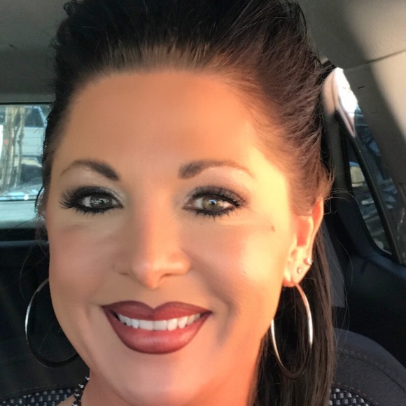 Profile Picture of Vicki Balazik (@gwlogin2019) on Poshmark