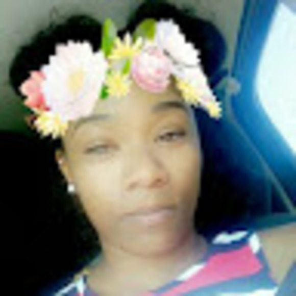 Profile Picture of Shakira Duffey (@shakiraduffey) on Poshmark