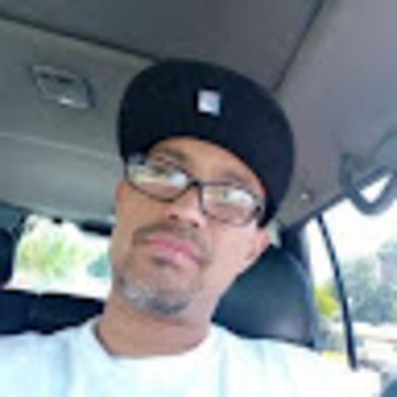 Profile Picture of Michael Placencia (@michaelplacenci) on Poshmark