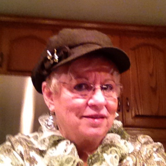 Vella Friedman - Poshmark Profile Picture of Vella Friedman (@shoefeddish) on Poshmark