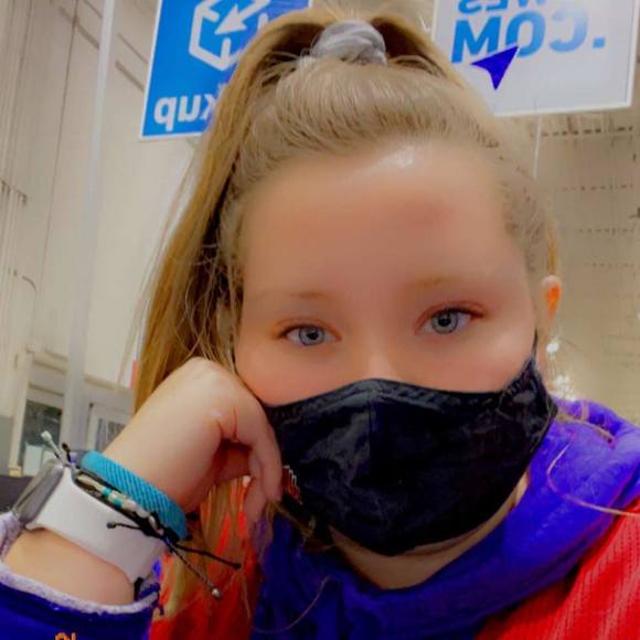 Profile Picture of Kendall Stout (@kendall_stout) on Poshmark