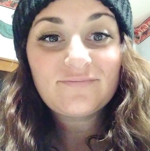 Profile Picture of Nicole Pretzer (@nicolepretzer) on Poshmark