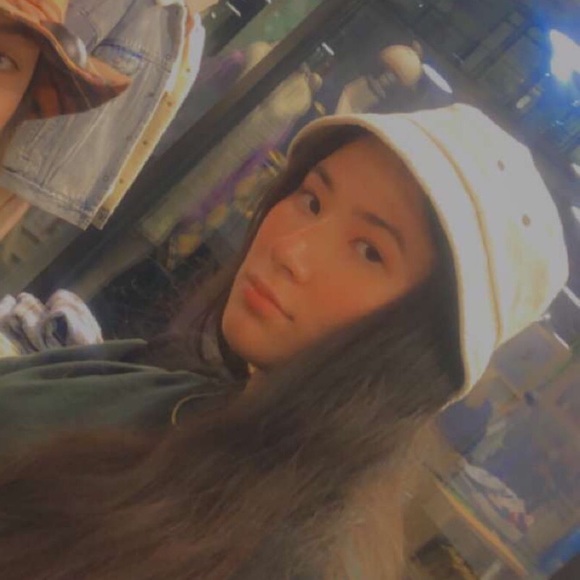 Profile Picture of Mikiko Robinson (@mikikorachel) on Poshmark