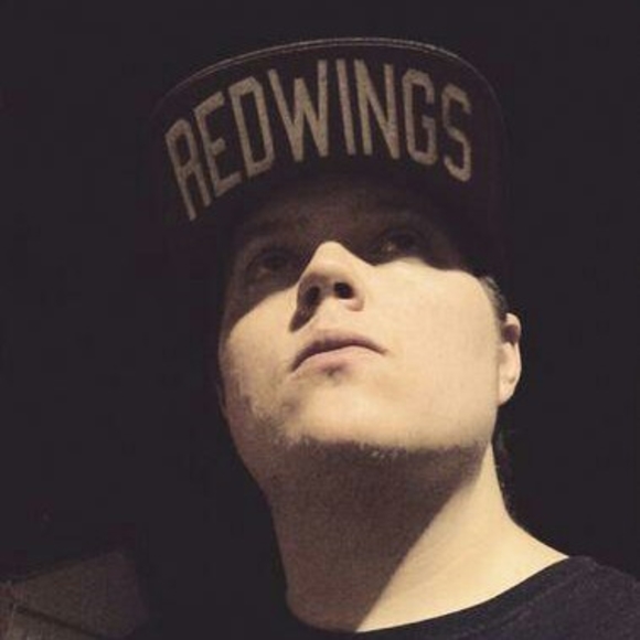 Profile Picture of Chris Peckham (@cpeckham22) on Poshmark