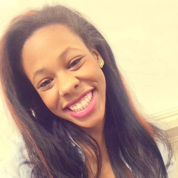 Profile Picture of Laqueeda Hurth (@queeda) on Poshmark