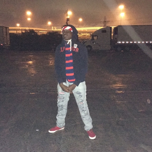 Profile Picture of Darwin Williams (@darwin504210) on Poshmark